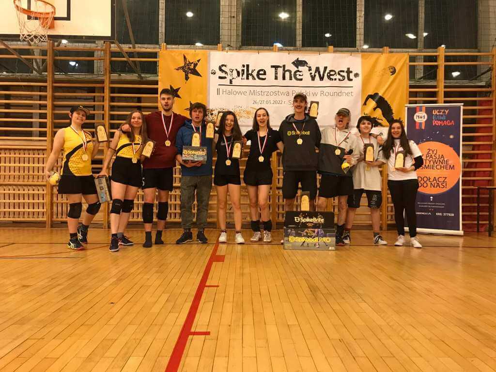 "Spike The West - II Halowe Mistrzostwa Polski w roundnet 2022", które odbyły się w Szczecinie.