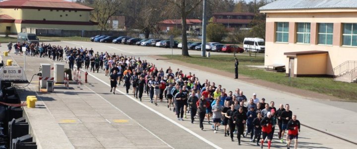 Dzień Sportu, Sprawności Fizycznej i Zdrowego Trybu Życia w świnoujskim Porcie Wojennym.