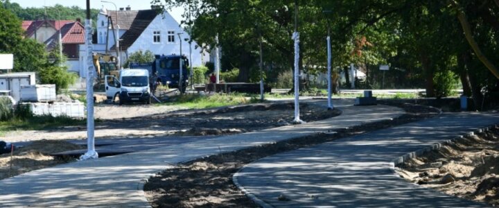 Świnoujście. KARSIBÓR. TAK POWSTAJĄ DEPTAKI NAD WODĄ.