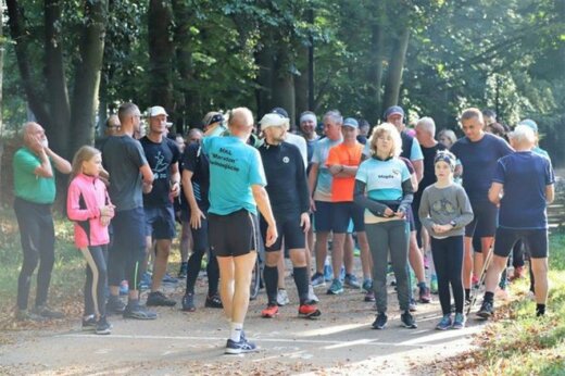 Świnoujście. Sobotni poranek zgromadził w Parku Zdrojowym sporą grupę uczestników.