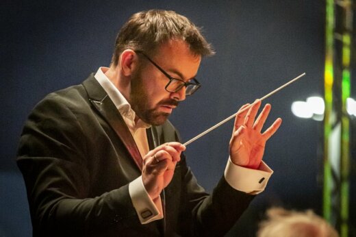 ROZMOWA Z P. ZYCHEM, KOMPOZYTOREM "ALICJI W KRAINIE CZARÓW" OPERY NA ZAMKU W SZCZECINIE.