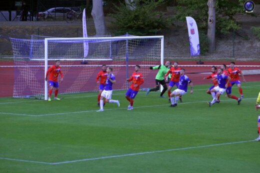Świnoujście. Piłkarze w cieniu "kibiców" Flota - Gwardia Koszalin 3-0 (2-0). Węgorz dla Kosty.