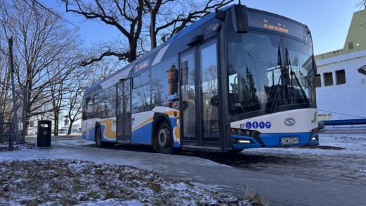 zima_autobus_poczekalnia