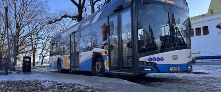 zima_autobus_poczekalnia
