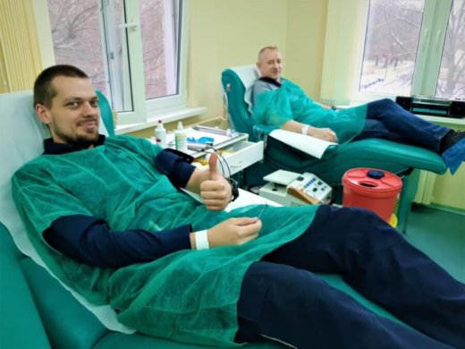Świnoujście. POPŁYNĘŁA „BŁĘKITNA” KREW. POLICJANCI DALI PRZYKŁAD I PODZIELILI SIĘ DAREM ŻYCIA.