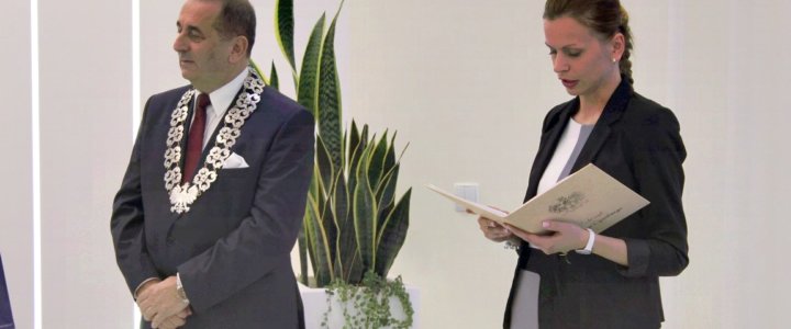 Były życzenia, kwiaty, szampan i medale.