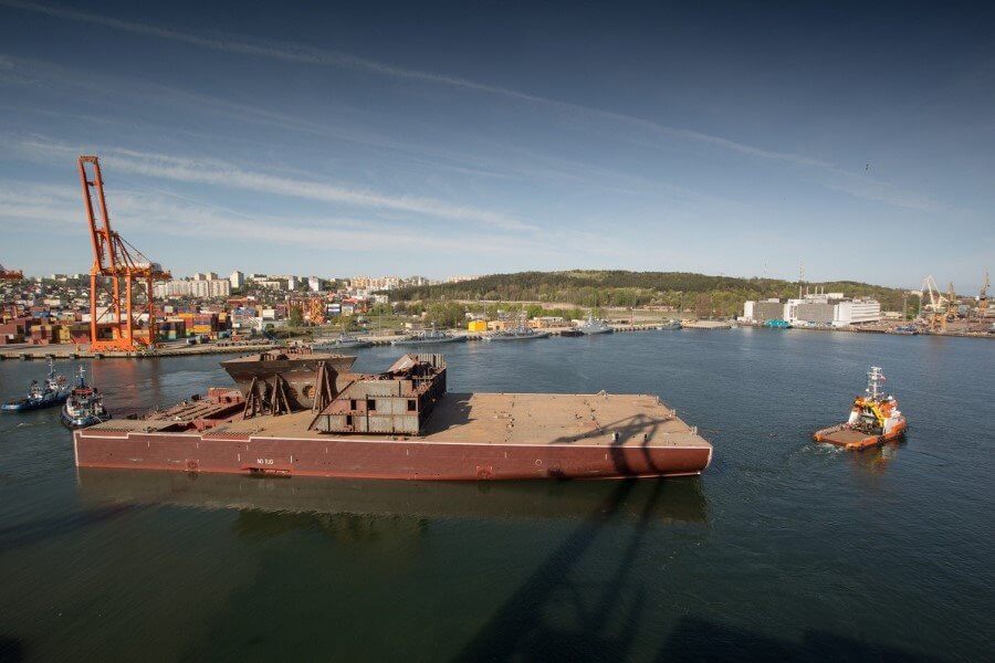 Megablok kadłuba nowoczesnego wycieczkowca wyruszył ze stoczni CRIST do Francji
