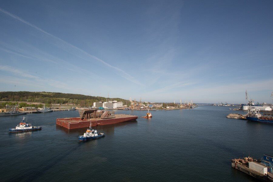 Megablok kadłuba nowoczesnego wycieczkowca wyruszył ze stoczni CRIST do Francji 