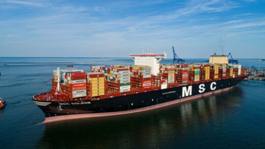 Największy na świecie kontenerowiec MSC Gülsün przypłynął do DCT Gdańsk.