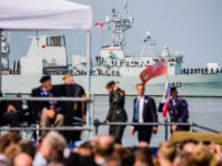 ORP Poznań na paradzie morskiej w Holandii.