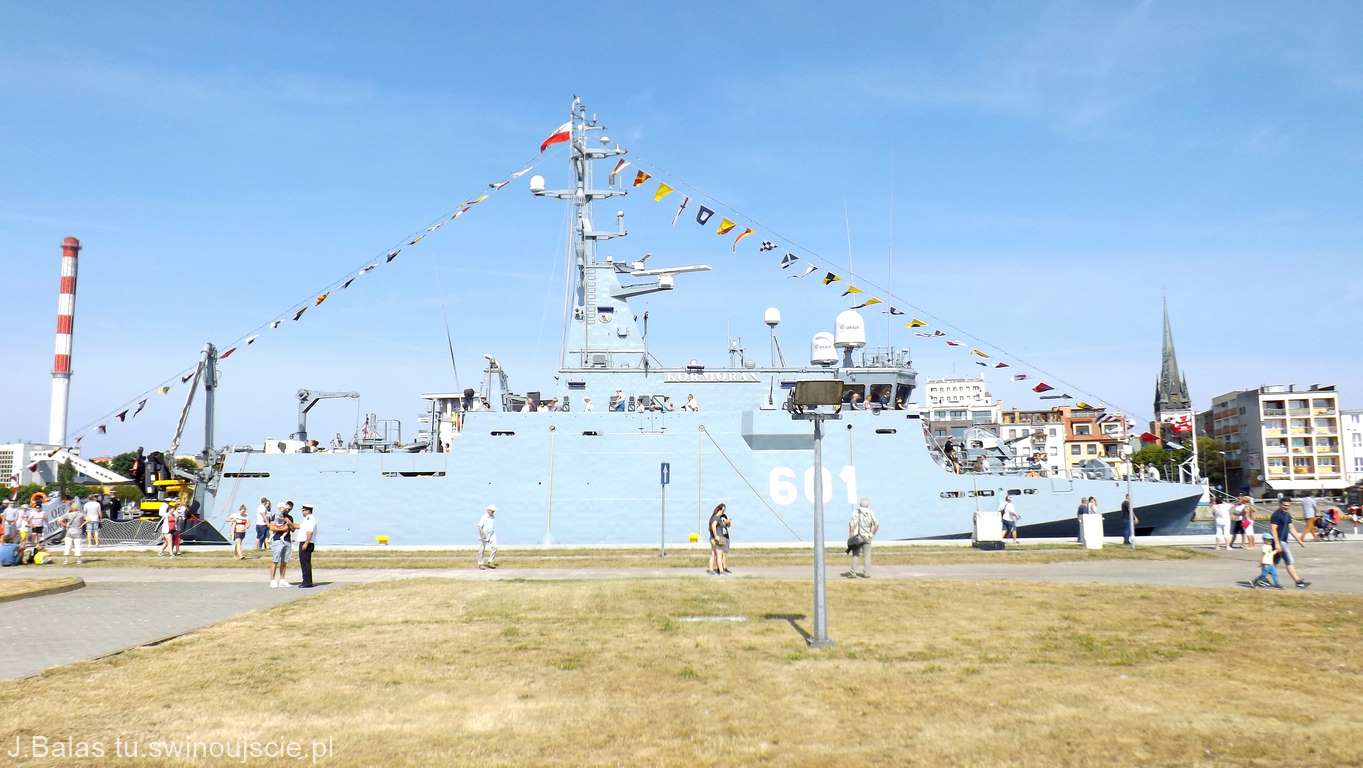 Obchody 100 rocznicy utworzenia Marynarki Wojennej oraz święta 8.FOW