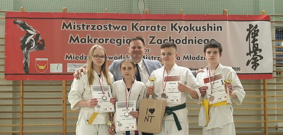 Bardzo dobry występ naszych zawodników - brązowa drużyna ze Świnoujskiej Akademii Karate Kyokushin.