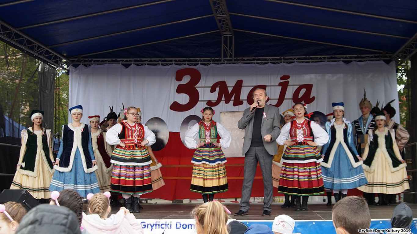 Już po raz piąty na Placu Zwycięstwa w Gryficach odbyła się impreza „Czas Poloneza”.