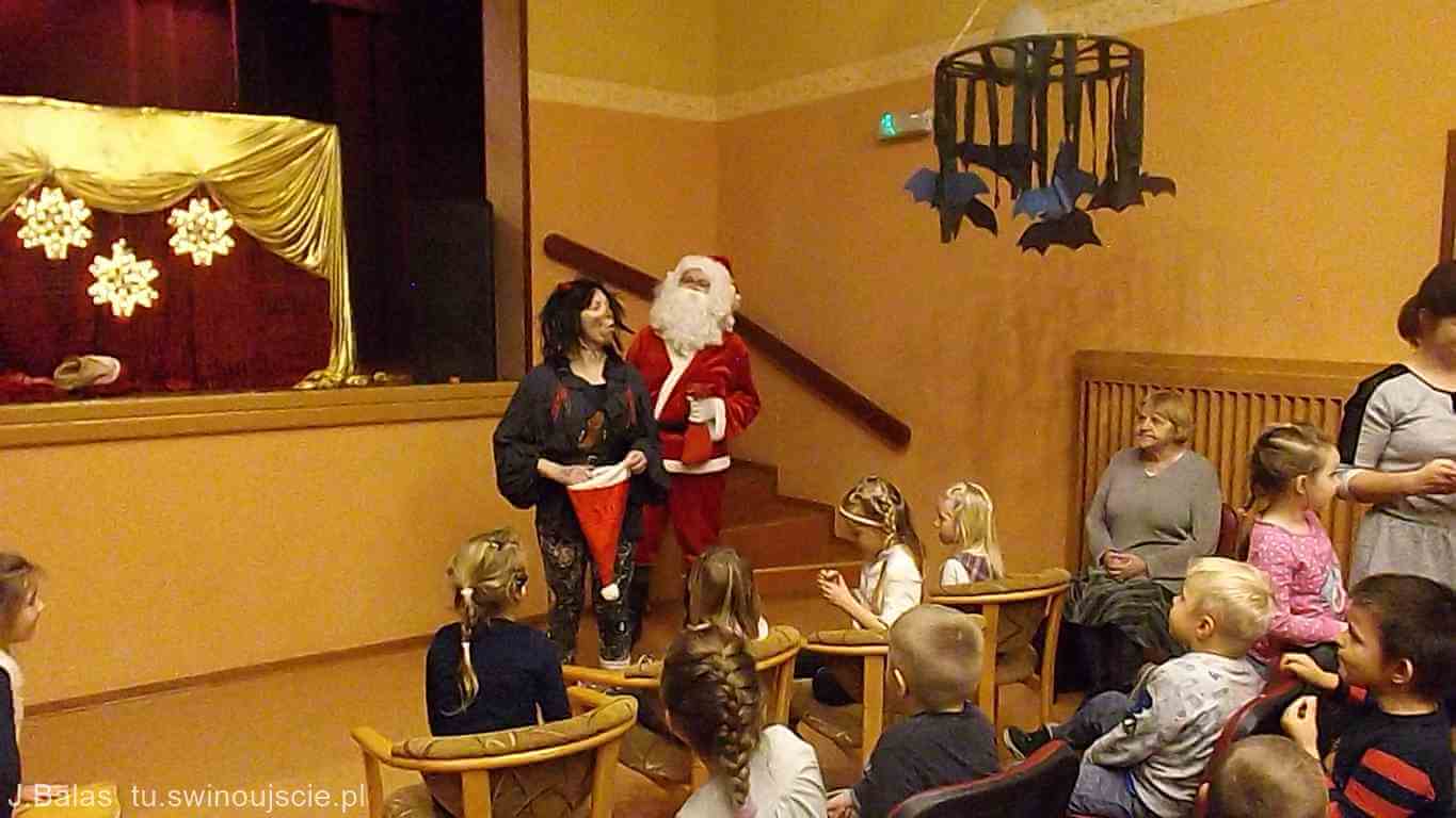 Mikołaj Święty Wiezie Prezenty Teatr La Fayette