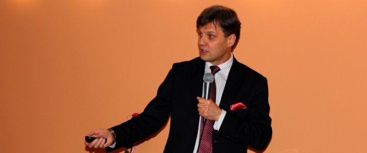 Spotkanie w Miejskiej Bibliotece Publicznej z profesorem Dariuszem Gwiazdowiczem.