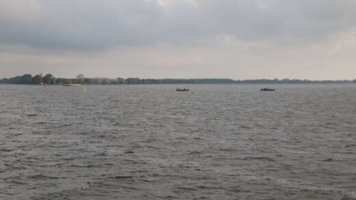 Okręt z niebezpieczną bombą bezpiecznie opuścił Świnoujście
