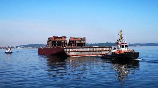 Megablok statku pasażerskiego opuścił stocznię Crist