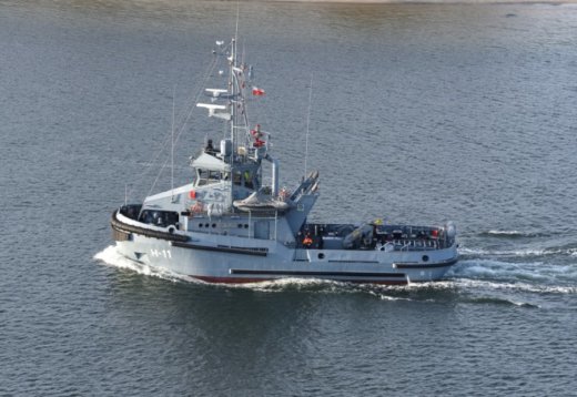 Świnoujście. Uroczystość pierwszego podniesienia bandery na holowniku H-11 Bolko.