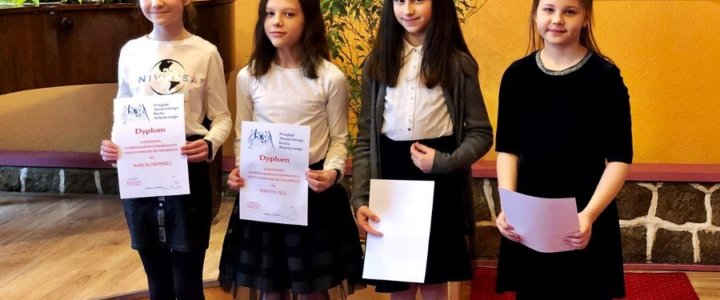 IMG_4695 Gryfice. LAUREATKI MIEJSKO-GMINNYCH ELIMINACJI MAŁEGO KONKURSU RECYTATORSKIEGO.
