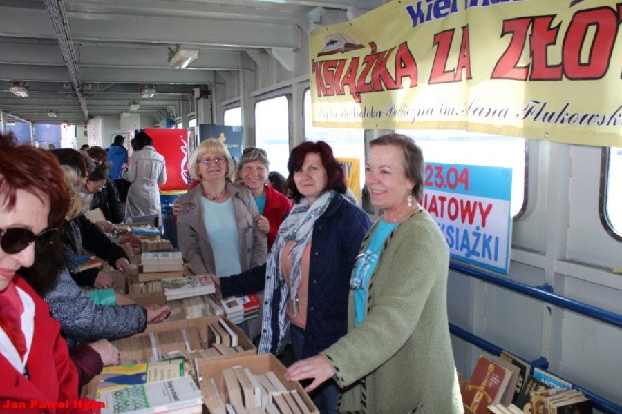 Świnoujście – na promie. Książka za złotówkę.