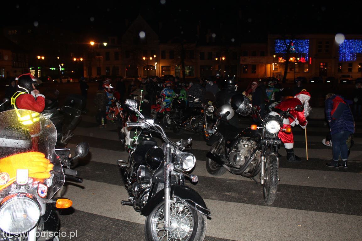 Mikołaje na motocyklach wprowadzili Gryfice w świąteczny nastrój