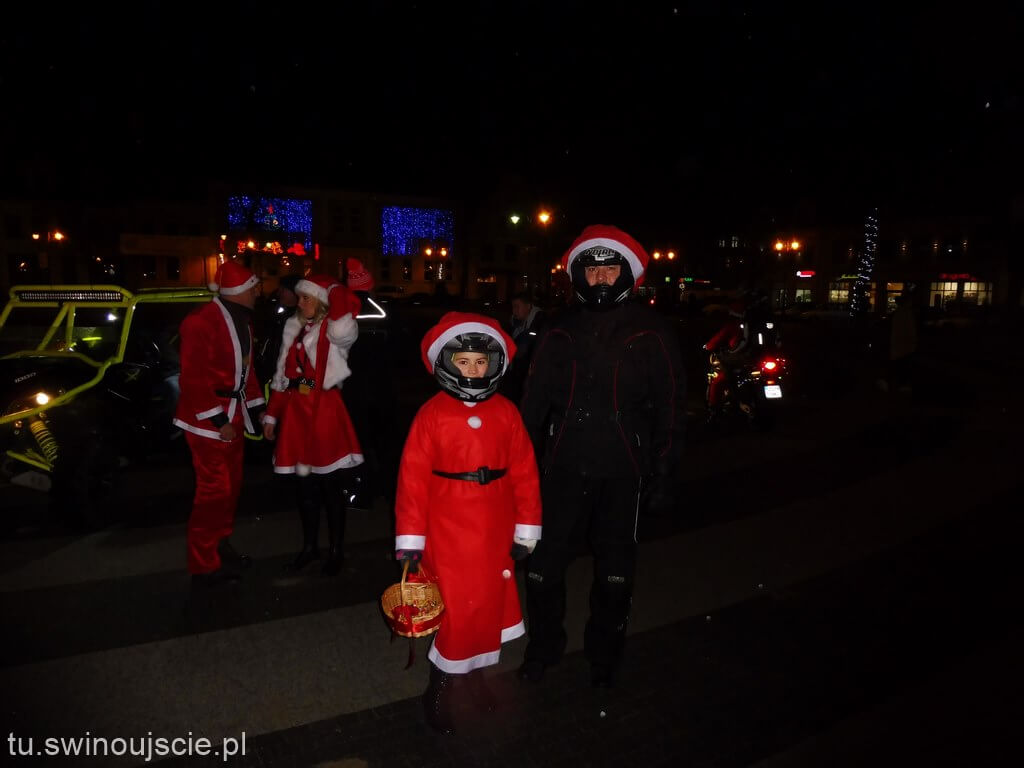 Mikołaje na motocyklach wprowadzili Gryfice w świąteczny nastrój