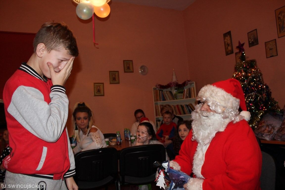 Ościęcin. Mikołaj obdarował dzieci prezentami