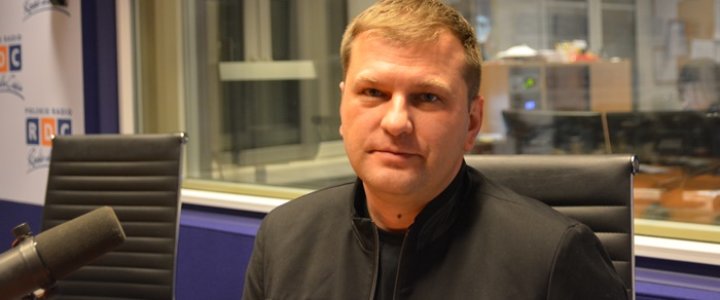 Świnoujście. Miejska Biblioteka Publiczna -zaprasza na spotkanie z panem Piotrem Derlatką.