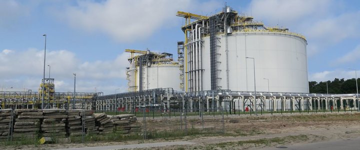 Terminal_LNG_Świnoujście_-_zbiorniki