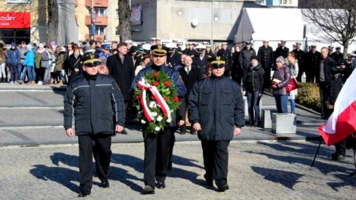Dzisiaj w południe na Placu Słowiańskim w Świnoujściu pod pomnikiem „Bohaterom Walki o Niepodległość Rzeczpospolitej” odbyły się uroczystości związane z „Narodowym Dniem Pamięci Żołnierzy Wyklętych”
