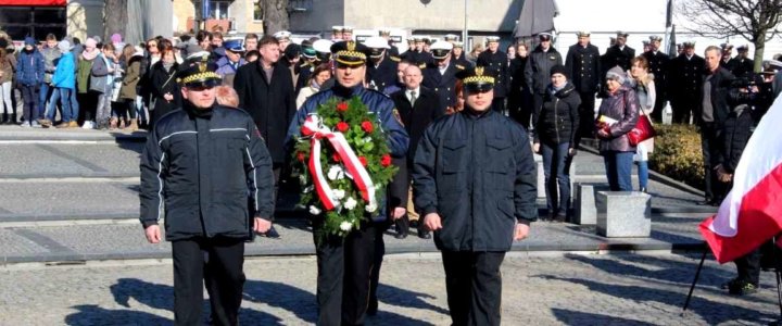 Dzisiaj w południe na Placu Słowiańskim w Świnoujściu pod pomnikiem „Bohaterom Walki o Niepodległość Rzeczpospolitej” odbyły się uroczystości związane z „Narodowym Dniem Pamięci Żołnierzy Wyklętych”