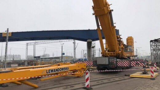 Pierwsze przęsło nowej estakady na terminalu promowym w Świnoujściu już jest.
