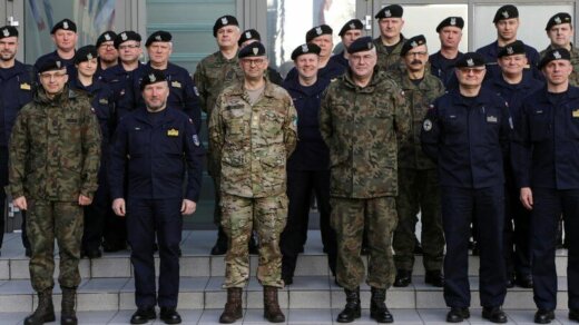 4 lutego, kierownicza kadra dowództwa oraz jednostek wojskowych 8. Flotylli Obrony Wybrzeża złożyła wizytę w Dowództwie Wielonarodowego Korpusu Północny-Wschód oraz Wojewódzkim Centrum Zarządzania Kryzysowego w Szczecinie.
