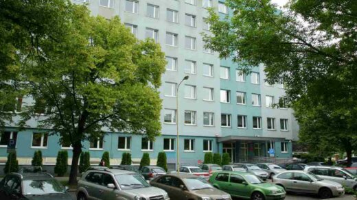 Pracownicy szczecińskiej Izby Administracji Skarbowej uratowali tonącą kobietę.