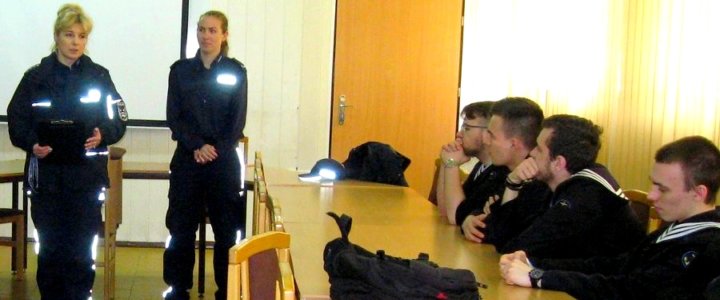 Policjanci zachęcali do wstąpenia w ich szeregi